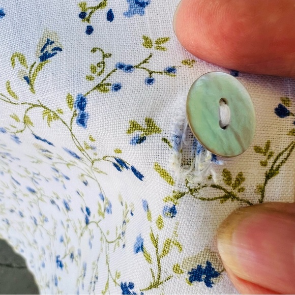 BRYN WALKER 100% LINEN VIOLET FLORAL PRINT SLEEVELESS BUTTON DOWN TOP SIZE MED - Picture 6 of 11